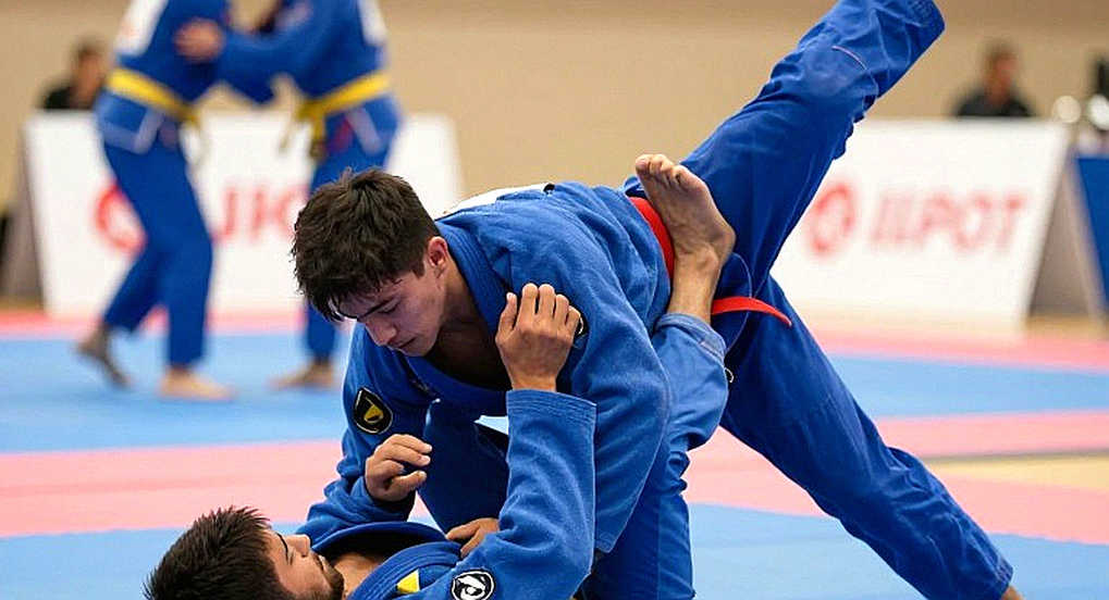 Allen khóa siết Duncan ở đêm chính UFC: khi thời gian kiểm soát đánh bại những cú đấm